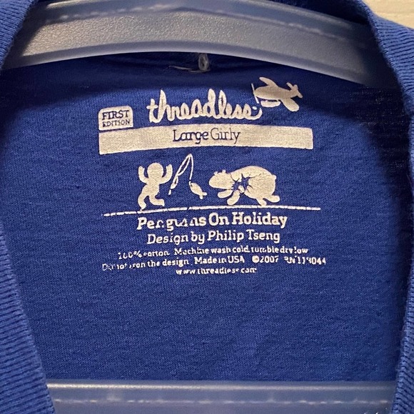 Threadless First Edition Penguins on Holiday - royal blue - women’s large - Picture 3 of 5